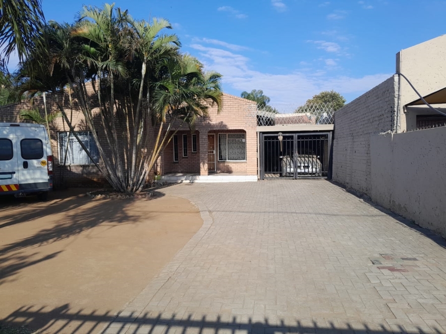 4 Bedroom Property for Sale in Oos Einde North West